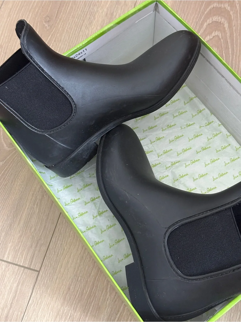 Sam Edelman Size 5 Black Chelsea Rain Boots - Slip-On Waterproof Ankle Boots